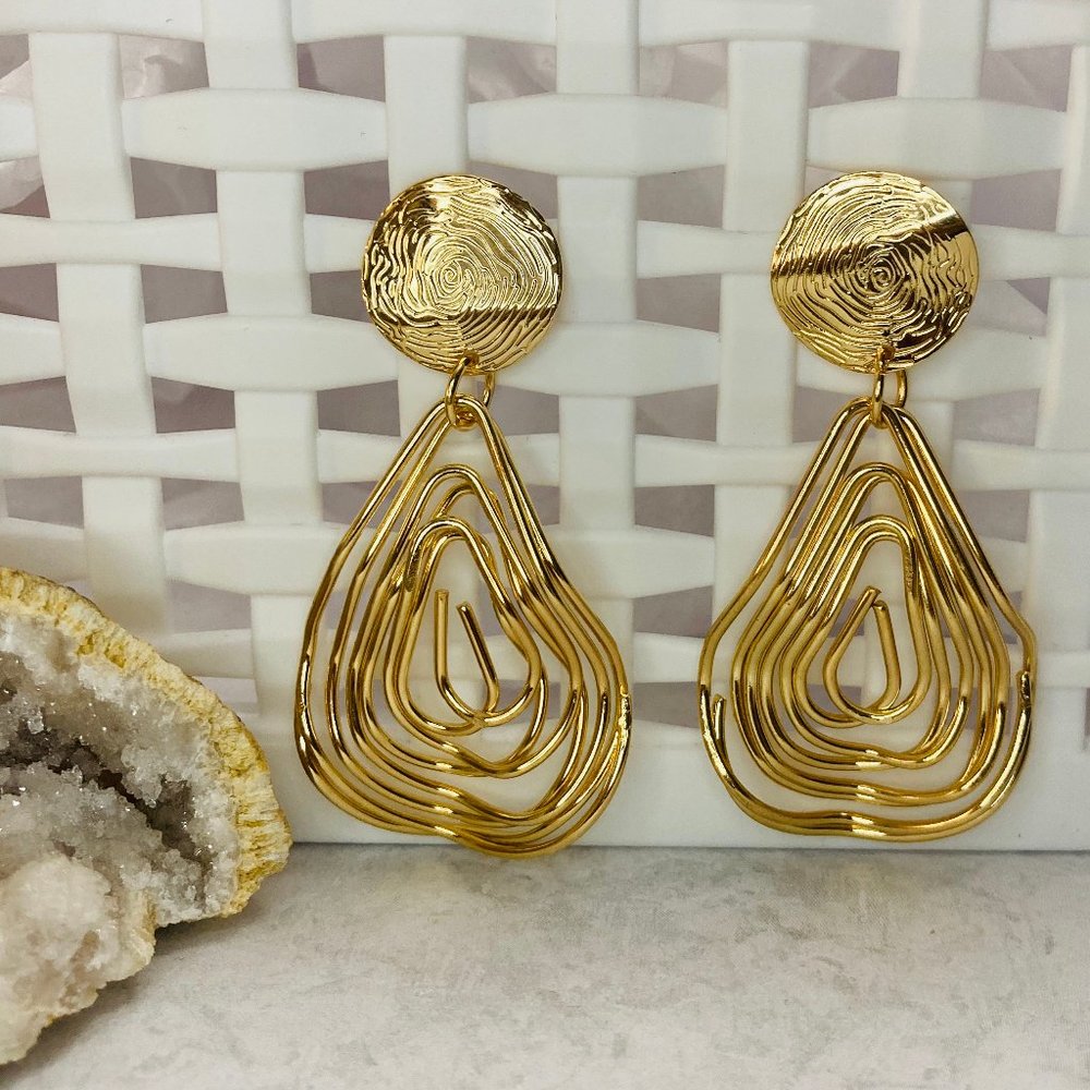 Gold wire teardrop post earrings